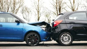 Car accident and victim looking work with a car accident settlement lawyer in Georgia.