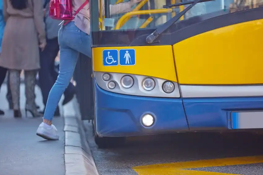Atlanta bus accident lawyer representing injured passengers and pedestrians